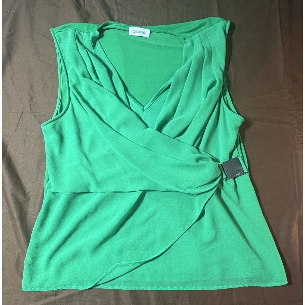 Calvin Klein Women’s Green V-Neck Sleeveless Top Blouse Size M with Metal Accent